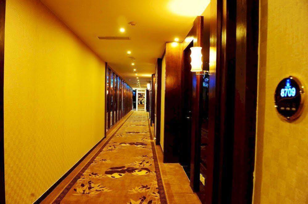 Chengdu Panda Prince Culture Hotel Exterior foto
