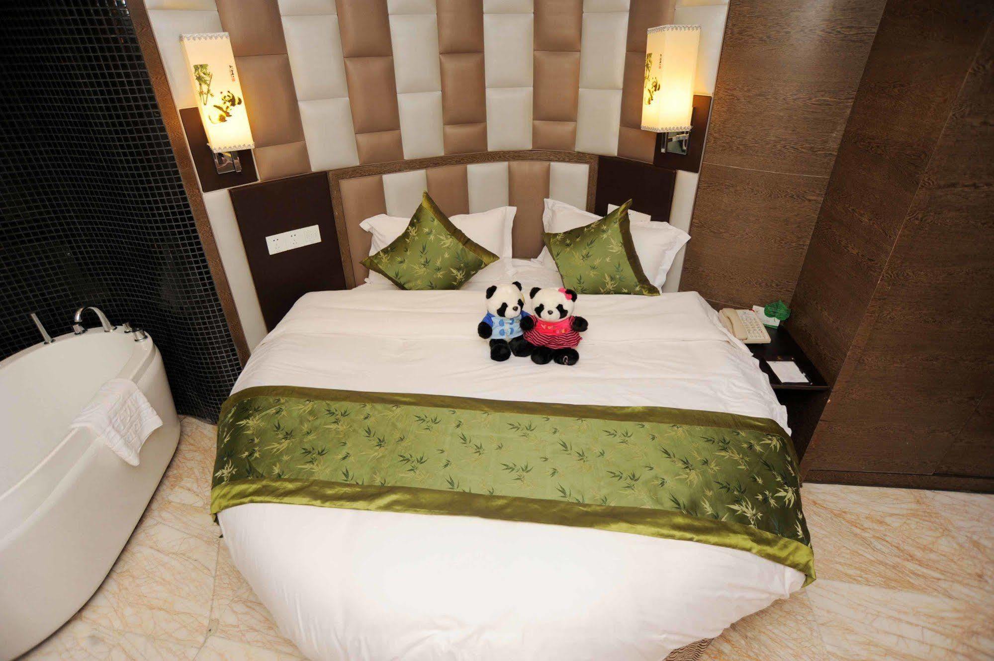 Chengdu Panda Prince Culture Hotel Exterior foto