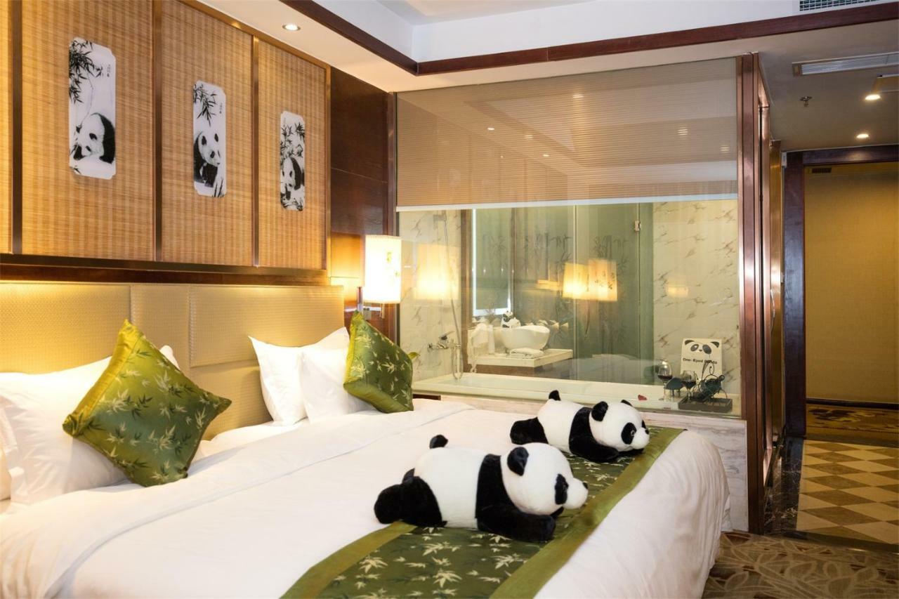 Chengdu Panda Prince Culture Hotel Exterior foto